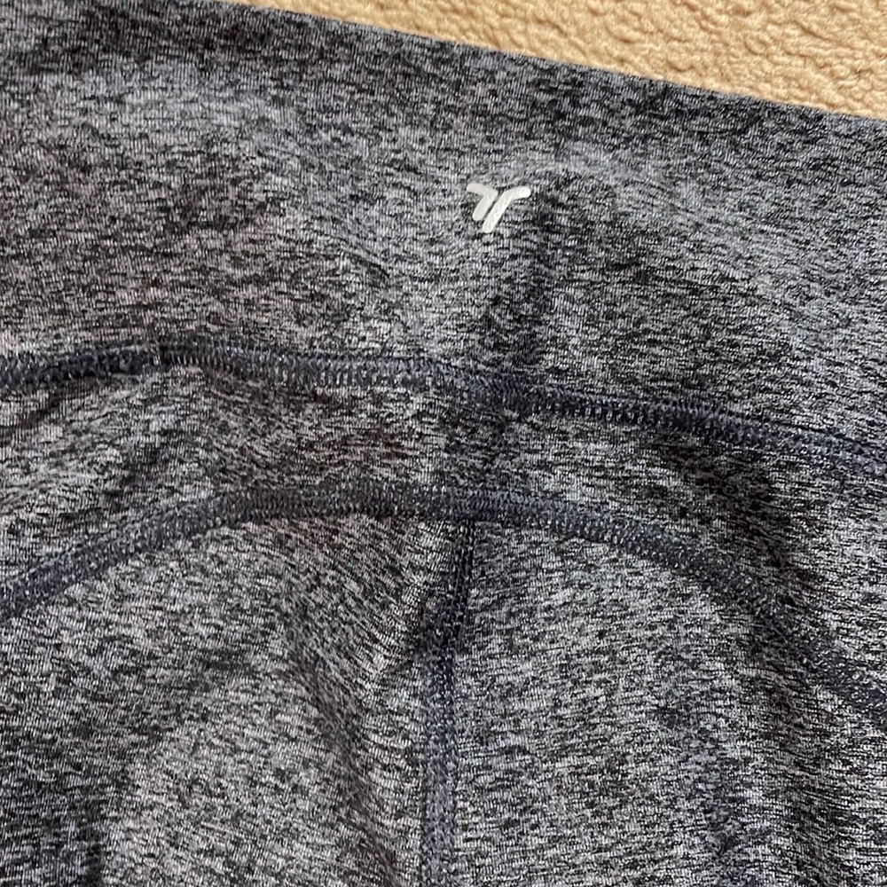 Old Navy Women’s Gray and Black Leggings size small - Picture 7 of 7